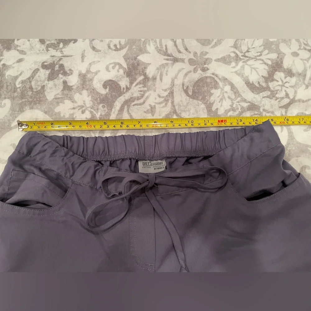 Women’s Grey’s Anatomy Scrub Set Size Medium Gray - Picture 4 of 9